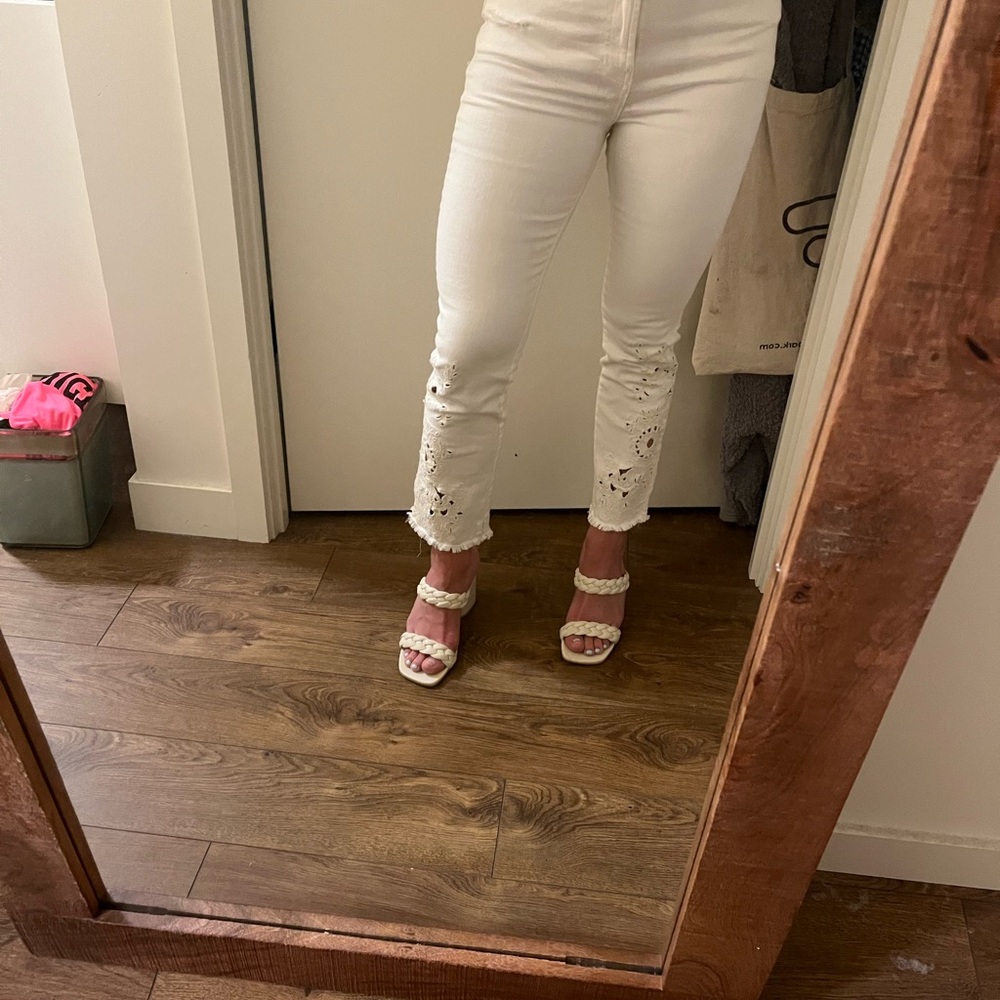 Free People White Jeans with Cut-out embroidery. Size W28. Some wear